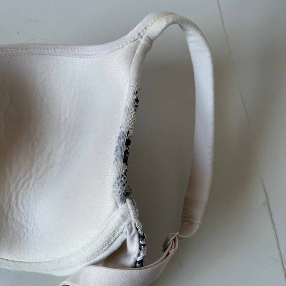 Victoria Secret Body by Victoria Bra Size 34DDD Lined Demi Double Cream Lace - Picture 11 of 16